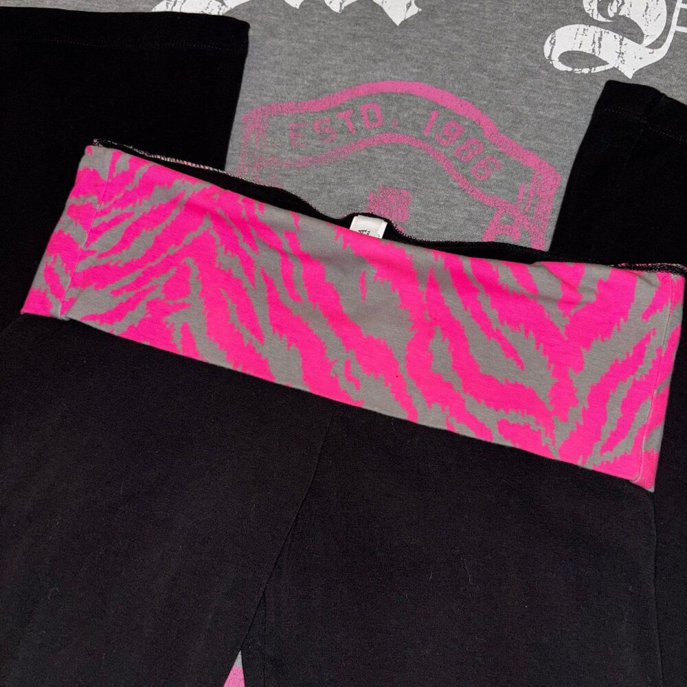 Victoria’s Secret Pink & Gray Zebra Tiger Stripe Foldover Flare Leggings Small - Picture 2 of 12